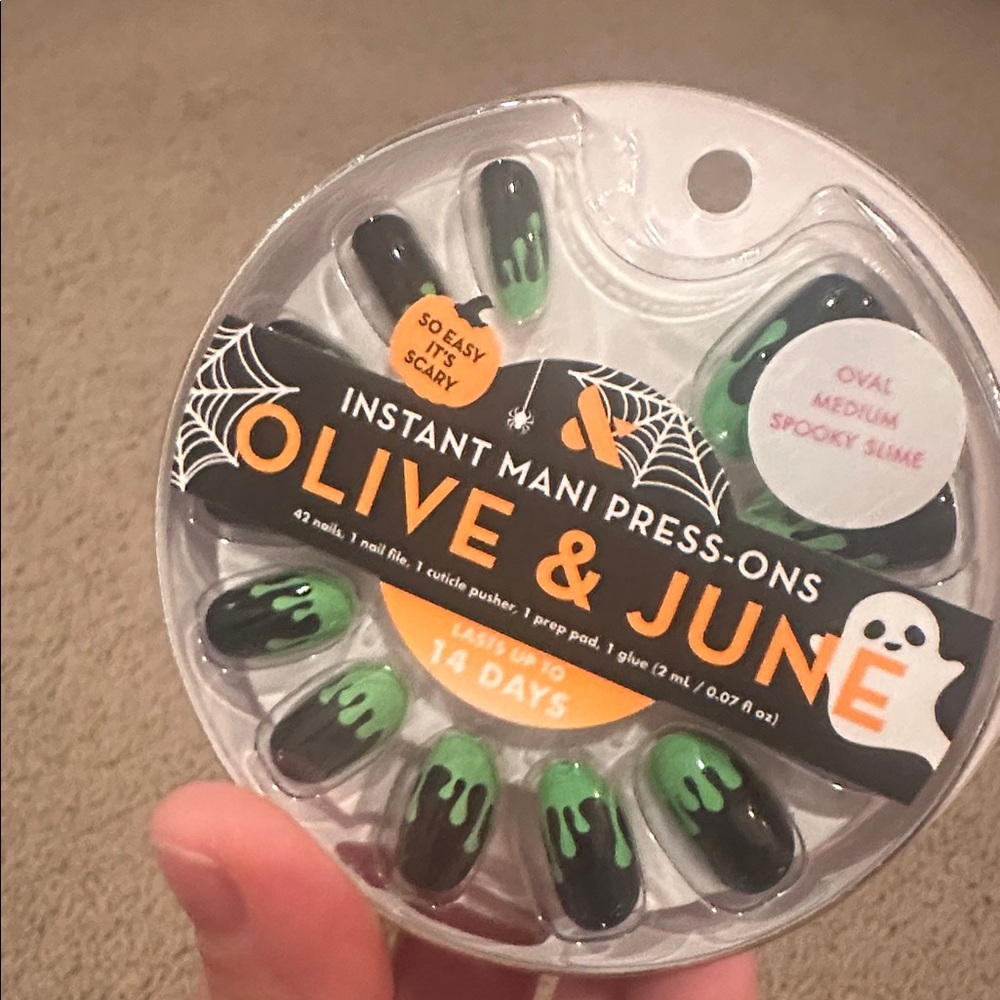 Olive & June Medium Oval Spooky Slime Press-On Nails